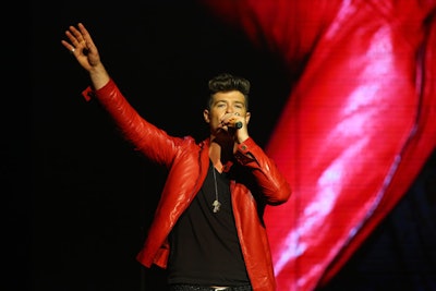 R&B singer Robin Thicke ended the show by crooning into a golden microphone.