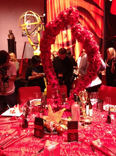 La Premier will create towering sculptures from red roses.