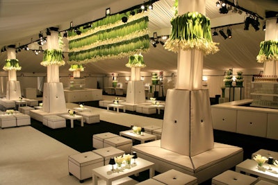 The 2006 Screen Actors Guild Awards gala in Los Angeles had a striking but simple look, with bunches of upside-down calla lillies hanging overhead. White furnishings were arranged in lounge-like formations.