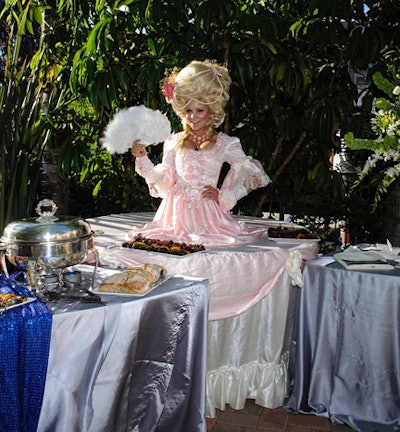 Strolling tables: Marie Antoinette