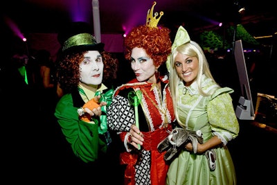 OfficeMax’s Green Tie Ball XXI, held September 15 at A. Finkl & Sons in Chicago and hosted by nonprofit organization Chicago Gateway Green, had an Alice in Wonderland theme. Roaming actors and performers from Redmoon Theater were dressed as characters from the story.