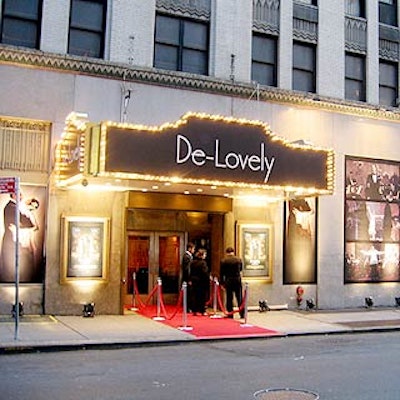 The 2004 premiere of De-Lovely aimed to transport guests to the 1930s setting portrayed in the film, and the marquee of New York's Supper Club was revamped to reflect the movie's musical theme.