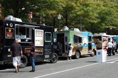 Dominating both sides of the road between 10th and 9th Streets, food trucks offered a variety of cuisines, including Cajun, barbecue, and Vietnamese.