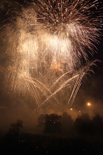 Mist and fireworks added to the dreamy, dramatic atmosphere. Throughout the display, the Orchestre National de Lille played music from composers such as Stravinsky.