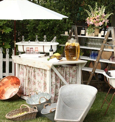 Vineyard Potting Bench Bar With Optional Curtain