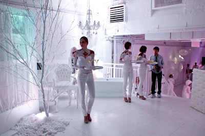 Set inside Openhouse's gallery-like space, UrbanDaddy and Stoli's 'white room' event put 350 guests in a white-on-white setting. To match the decor, Stoli models wore white and, in a nod to the vodka brand's logo, their look included red body paint and make up.