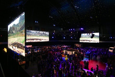 With the stage in the center of the space, the production crew had its technicians in the balcony and placed lighting and cameras to the ceiling's truss system. Three enormous screens—a 25- by 60-foot display and two 20- by 40-foot ones—enclosed the hall, allowing guests to watch videos from any point in the hall.