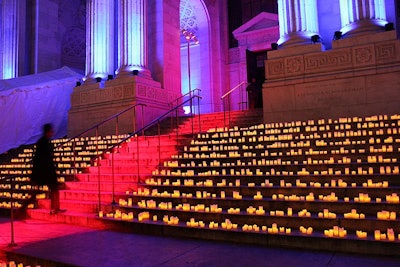 In a smart move that avoided the complications that come with laying carpet over stairs—especially on a snowy night in New York—the event's producers projected a strip of red light over the library's front steps, effectively creating a virtual red carpet that led to the entrance. Hundreds of LED candles sat on either side of the illuminated pathway.