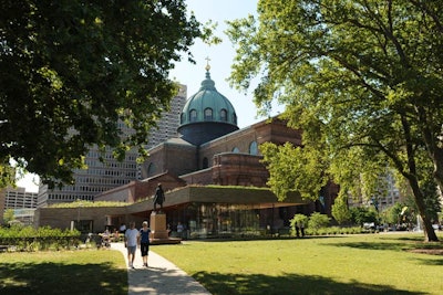 Directly in front of Logan Square’s Cathedral Basilica of Saints Peter and Paul, Sister Cities Park opened in May. The site includes a pavilion surrounded by a children’s garden and play area, a boat pond, and a fountain. The park is available for public or private events, with a maximum reception capacity of 750. Groups can also set off smaller areas, and tenting is possible.