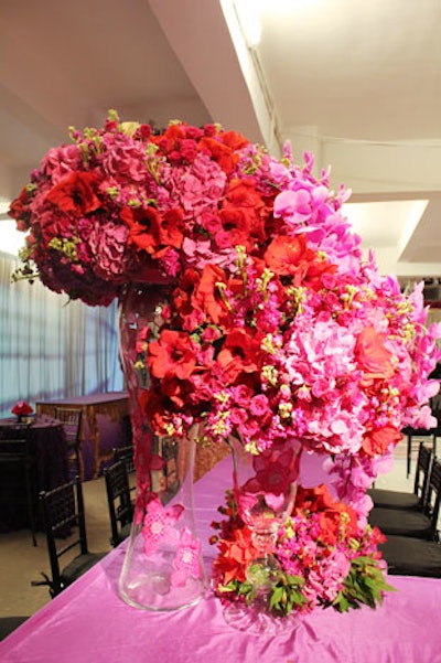 In keeping with the cocktail-style atmosphere, there was no formal seating. Instead, black Chiavari barstools surrounded tall tables topped with lush pink-and-red floral arrangements.