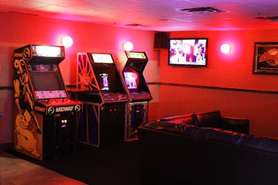 The nostalgic, retro-themed Recess Arcade Bar opened in February 2012, offering old-school arcade games, Skee-Ball, and more (all free to play), in a historic downtown building. The venue, which has exposed brick walls and an industrial decor, has a full bar and serves a menu of paninis. The entire facility can be rented for as many as 600.