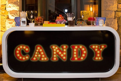 A candy bar let guests scoop up old-fashioned movie snacks.