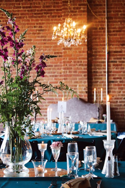 The Savoy Flea in Chicago is a new vintage shop that also offers event styling and props. The shop’s rental inventory includes candelabras, vintage suitcases, an ivory satin sofa, and more. The owners can also create custom decor pieces such as garlands and backdrops.