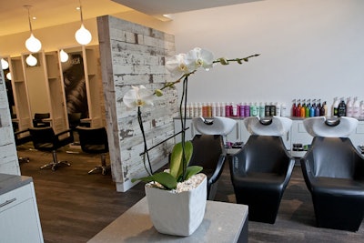 8. Salon Capri