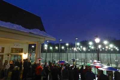 On the first nights of the A.P.T.A. Championships, nighttime spectators huddled near heat lamps to take in the action.