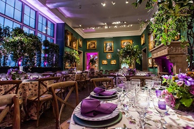 The green walls of the Large Mantel Room brought to mind the image of a garden. Living ivy walls, tree centerpieces, and birchwood chairs set against natural-colored linens created an indoor garden atmosphere.