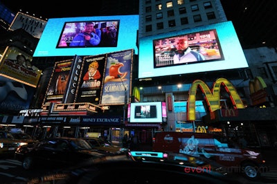 Windows 8 event with 19 screens in Times Square