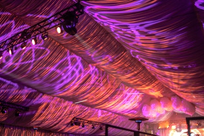 Structure tent liner