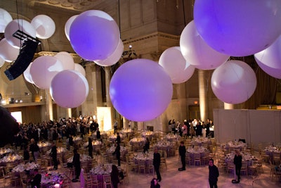 To engage the 70-foot-tall Cipriani Wall Street ceiling, several dozen volunteers, clad in all black to be inconspicuous, deployed a reconfigurable field of the spheres. Each sphere had its own individual performer, whose choreographed movements, as a group, slowly unfolded over a 90-minute time span throughout the course of the evening.