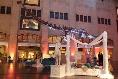 The live statues stood sentry at a pillow-strewn lounge area that incorporated columns and queen-size mattresses. The evening's overall color scheme used turquoise, ivory, and gold.