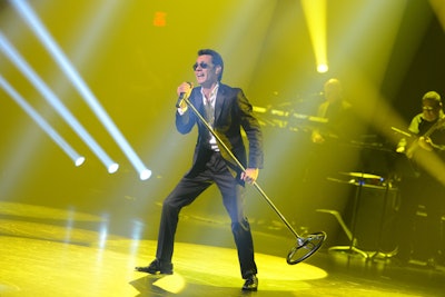Singer Marc Anthony's surprise performance ended with the lead single from his first English-language album, 'I Need to Know.'