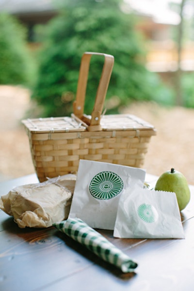 The picnic lunches—presented in baskets provided by Gifts for the Good Life—included orzo pasta, fried apple pie, a fresh pear, and a choice of a turkey-and-provolone sandwich or a Southern-style vegetable bánh mì sandwich.