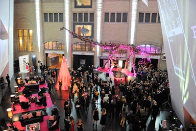 The Big Bang Bash took place at the Royal Ontario Museum. On the walls, projections displayed sponsor logos, Viktor & Rolf runway footage, and prerecorded message from the designers, who couldn't make the event because of Paris Fashion Week commitments.