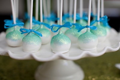 In keeping with the theme, Sweet Lauren Cakes provided cake pops dusted with edible turquoise glitter. Little blue bows added a touch of childlike whimsy.