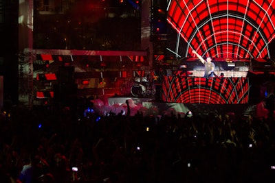 The nighttime stage was more elaborate for performers Pitbull, Kesha, and Afrojack. Also making appearances were Miley Cyrus, LL Cool J, and Enrique Iglesias.