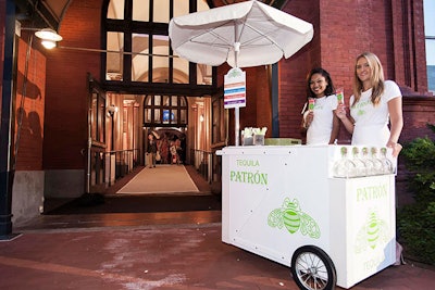 Patrón set up its signature popsicle stand outside the main entrance to keep guests cool while they waited in line to pick up their tickets or enter the event.