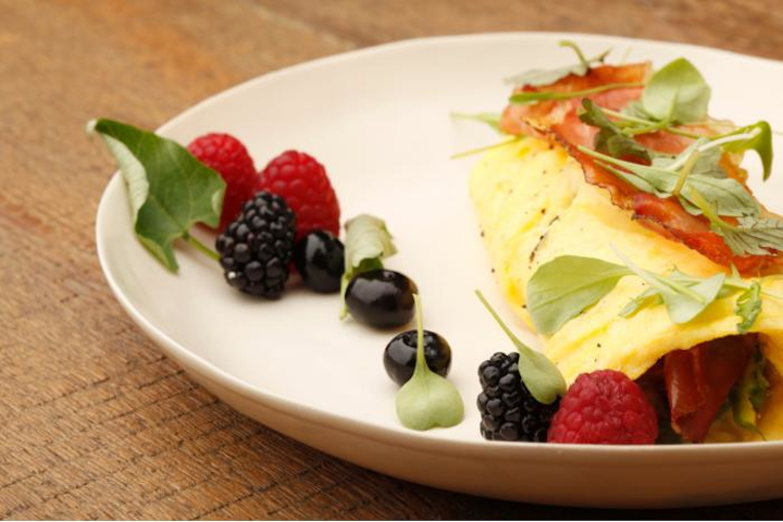 Vegetable omelet with pancetta