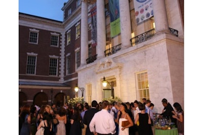 You can host 400 people for an alfresco cocktail reception.