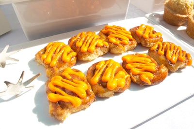 At the August 21 press preview, caterer Creative Edge served breakfast-appropriate items that matched the color scheme of the promotion, including mini cinnamon buns topped with orange vanilla icing.
