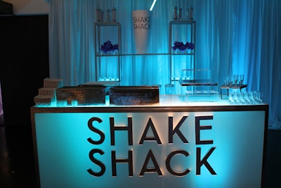 “Shake Shack” station, New York-theme bat mitzvah