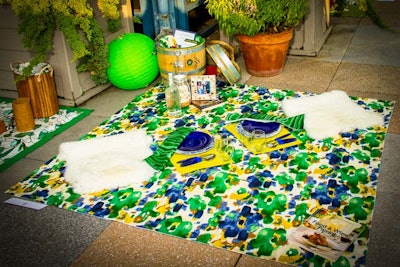 Clark Gaynor Interiors packed its picnic inside a small wine casket and made use of eye-popping color with a floral-patterned blue-and-green picnic blanket.