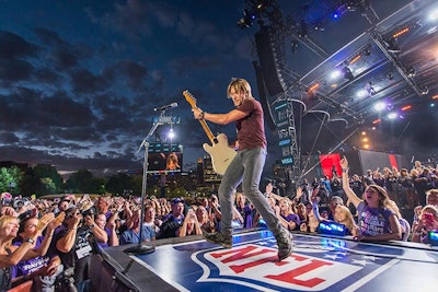 Keith Urban, a veteran of N.F.L. events, performed for about 45 minutes for the local fans as well as during the live pregame show that aired nationally.