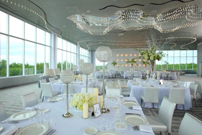 Expansive views and banquet seating for as many as 350
