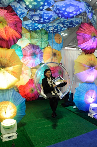 PBG Event Productions showed off its rentable Ring Lounge Chair, which show attendees could sit in for a photo op, surrounded by a backdrop of colorful umbrellas.