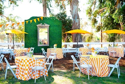 A mirror hung on a grassy wall for chic alfresco decor.