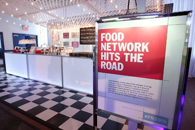 Dynamic Productions designed a diner-style food station as a nod to the popularity of shows like Guy Fieri’s Diners, Drive-Ins, and Dives that highlight America’s regional cuisine. The station served Maine lobster rolls, Bronx meatball parms, Texas barbecue pork sliders, and Carolina corn spoon bread.