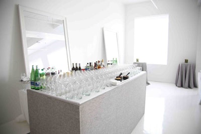 Cocktail hour bar at Location05