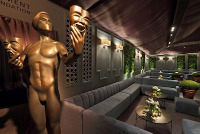 A life-size version of the SAG statuette was integrated into the decor of the space.