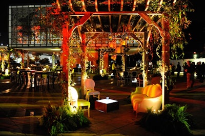 To underscore the Backyard Ball's new name, Wow Factor Marketing Group gave the gala a homelike, rustic look.
