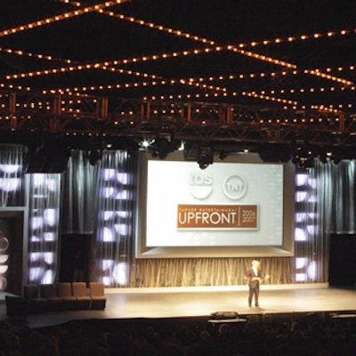 Nearly 2,000 guests filled the Theater at Madison Square Garden for Turner Broadcasting's TNT and TBS upfront presentation. Atomic Design created the stage backdrop, which incorporated the two networks' logos.