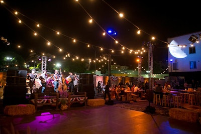 Bluegrass band American Primitive provided the entertainment with musicians on banjo, guitar, upright bass, and fiddle.