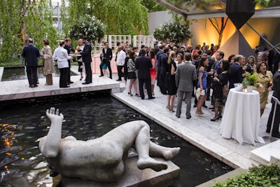 Before dinner, guests gathered in the Abby Aldrich Rockefeller Sculpture Garden for a cocktail reception. The event honored actor Daniel Craig, Academy Award-winning director Steve McQueen, and Swiss heiress and museum trustee Maja Oeri.