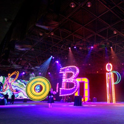 Inspired by the lights of Las Vegas, designers Avi Adler and David Stark installed giant letters of various shapes, sizes, and fonts that sparkled and blinked while spelling out “Robin Hood” for the Robin Hood Foundation’s giant benefit at the Javits Center.