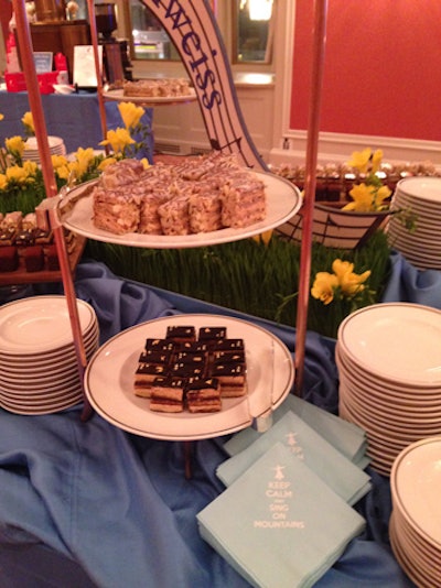 During intermission, guests gathered in the Graham Room again for cocktails, fondue, and sweets from Julius Meinl, an Austrian coffee shop with locations in Chicago.