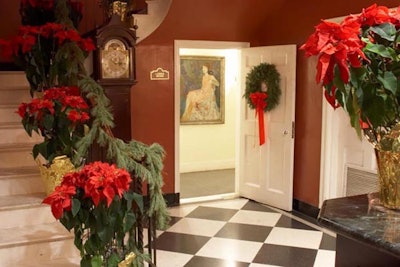 Lobby holiday decor