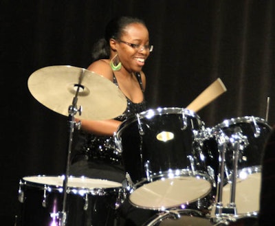 Nadine - Drummer